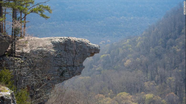 Hawksbill Crag is a popular tourist attraction and scenic photo spot in Ozark National Forest.